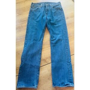 Levi’s 501 Classic Button Fly Jeans, 32x32
Straight Med Blue Denim Men’s Jeans